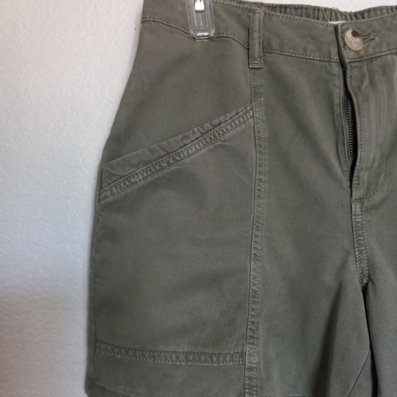 Maunces short shorts color olive green size 6 cotton spandex like new. - Picture 3 of 6